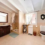 Exquisite Rural House With Garden, Pool And Sea Views شاليه *