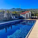 샬레 Exquisite Rural House With Garden, Pool And Sea Views