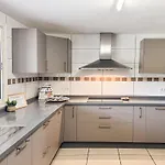 Exquisite Rural House With Garden, Pool And Sea Views شاليه *
