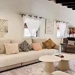샬레 Exquisite Rural House With Garden, Pool And Sea Views