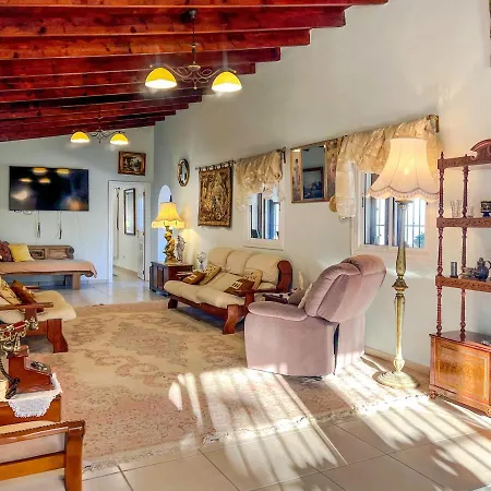 Chalet Exquisite Rural House With Garden, Pool And Sea Views Arico Viejo