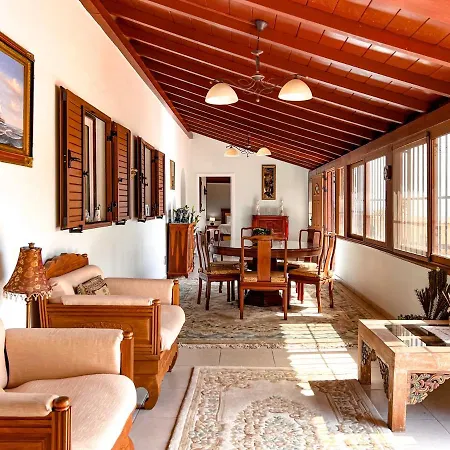 Exquisite Rural House With Garden, Pool And Sea Views