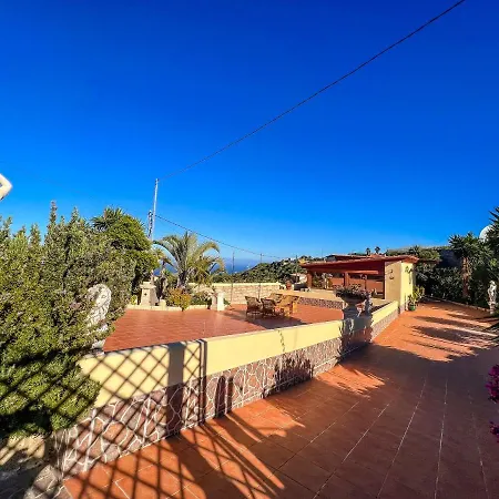Exquisite Rural House With Garden, Pool And Sea Views Arico Viejo