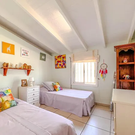Chalet Exquisite Rural House With Garden, Pool And Sea Views Arico Viejo