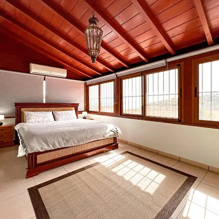 Exquisite Rural House With Garden, Pool And Sea Views Arico Viejo