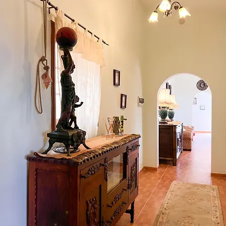 Exquisite Rural House With Garden, Pool And Sea Views Arico Viejo
