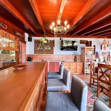 Exquisite Rural House With Garden, Pool And Sea Views Arico Viejo