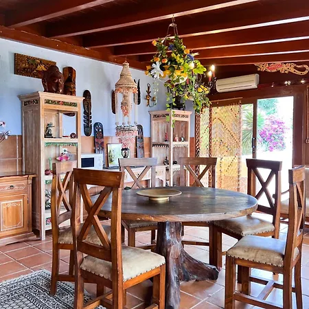 Chalet Exquisite Rural House With Garden, Pool And Sea Views