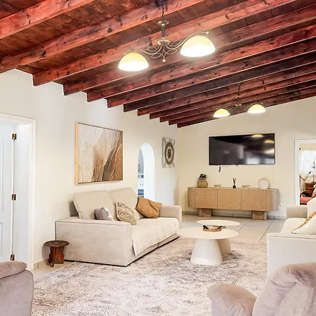 Exquisite Rural House With Garden, Pool And Sea Views Arico Viejo