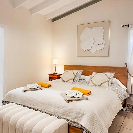 Exquisite Rural House With Garden, Pool And Sea Views 샬레 Arico Viejo