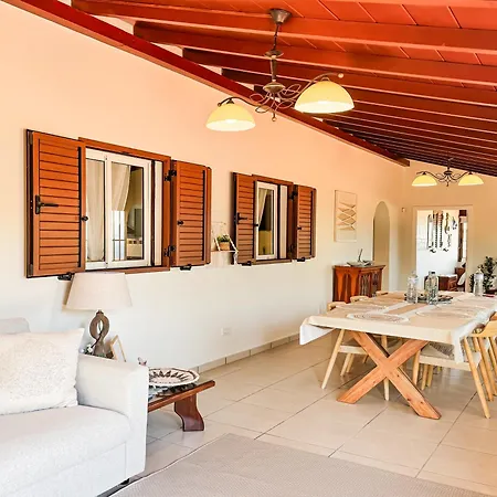 Exquisite Rural House With Garden, Pool And Sea Views Chalet Arico Viejo