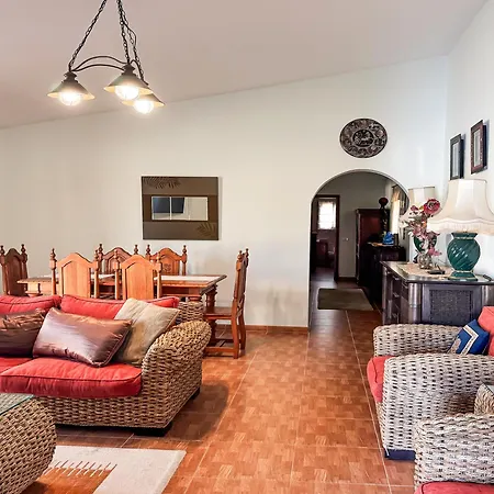 샬레 Exquisite Rural House With Garden, Pool And Sea Views Arico Viejo
