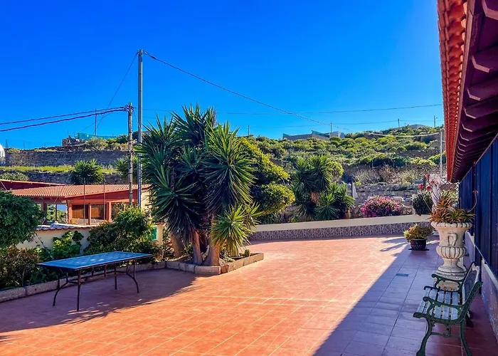 شاليه Exquisite Rural House With Garden, Pool And Sea Views *