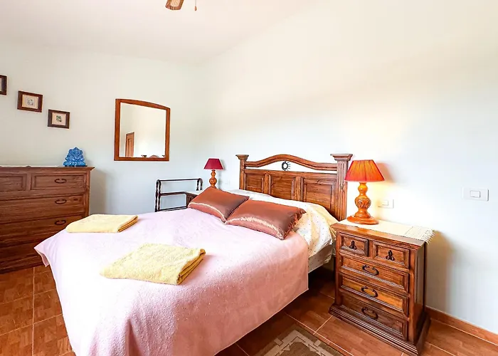 شاليه Exquisite Rural House With Garden, Pool And Sea Views