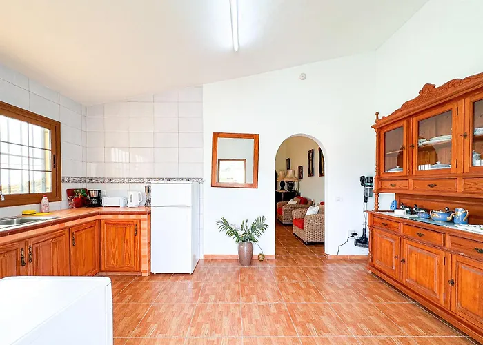 شاليه Exquisite Rural House With Garden, Pool And Sea Views *