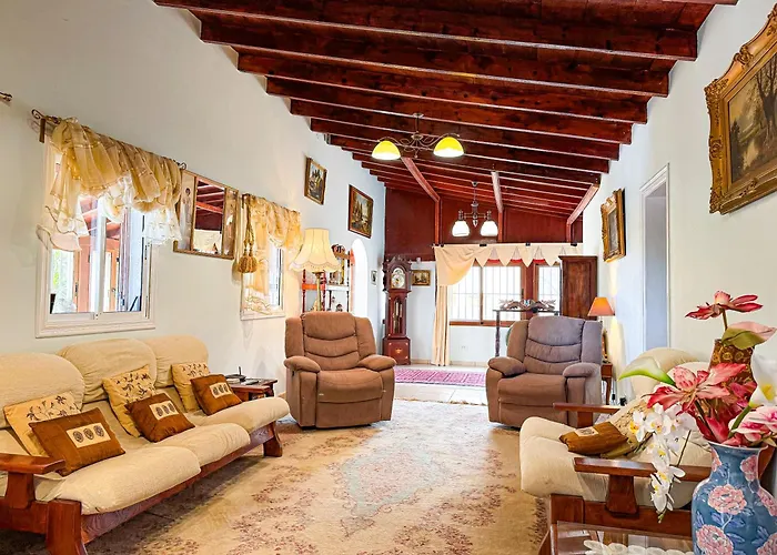 شاليه Exquisite Rural House With Garden, Pool And Sea Views Arico Viejo