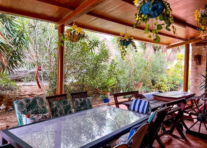 Exquisite Rural House With Garden, Pool And Sea Views شاليه Arico Viejo