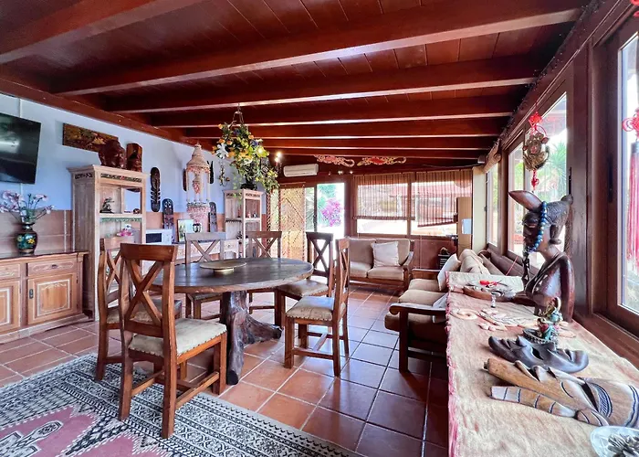 Exquisite Rural House With Garden, Pool And Sea Views Arico Viejo