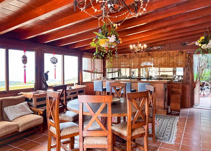 Domek alpejski Exquisite Rural House With Garden, Pool And Sea Views *