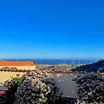 Шале Exquisite Rural House With Garden, Pool And Sea Views