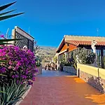 Шале Exquisite Rural House With Garden, Pool And Sea Views
