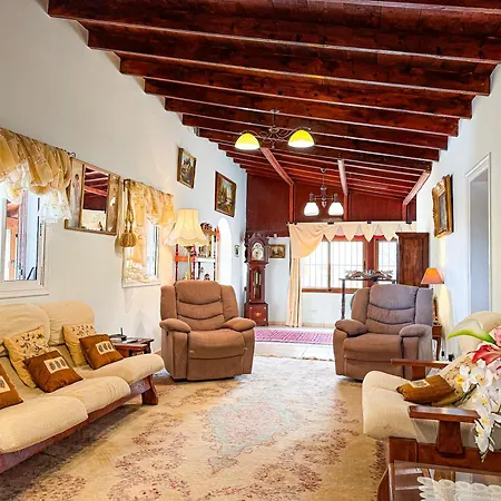 샬레 Exquisite Rural House With Garden, Pool And Sea Views Arico Viejo