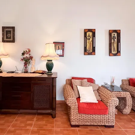 Domek alpejski Exquisite Rural House With Garden, Pool And Sea Views *