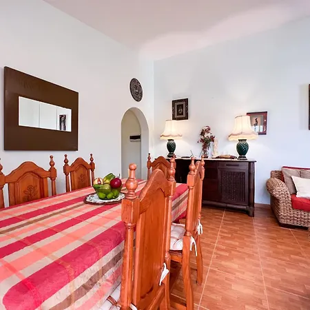 Domek alpejski Exquisite Rural House With Garden, Pool And Sea Views *