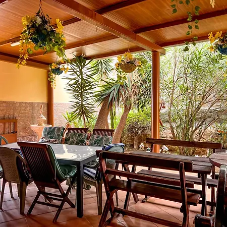 Exquisite Rural House With Garden, Pool And Sea Views 샬레 Arico Viejo