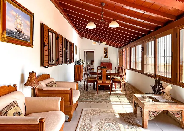 Exquisite Rural House With Garden, Pool And Sea Views