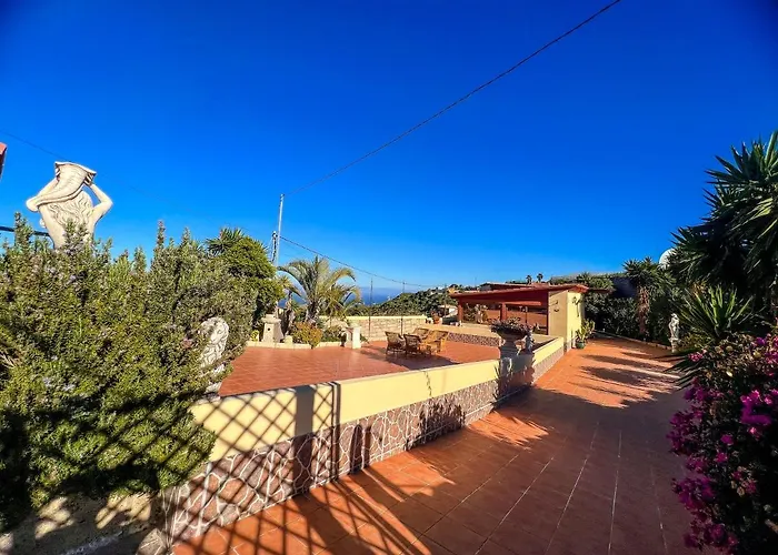 Exquisite Rural House With Garden, Pool And Sea Views Arico Viejo