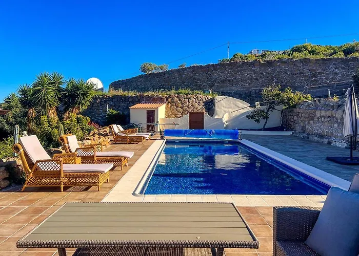 Exquisite Rural House With Garden, Pool And Sea Views 木屋