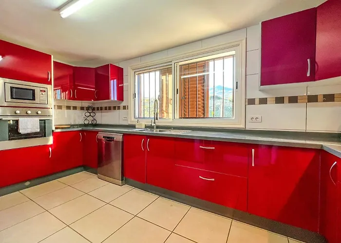 Exquisite Rural House With Garden, Pool And Sea Views