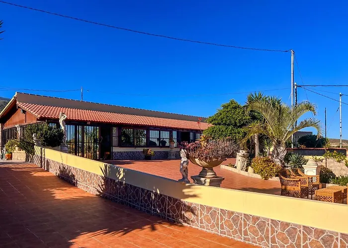 Exquisite Rural House With Garden, Pool And Sea Views