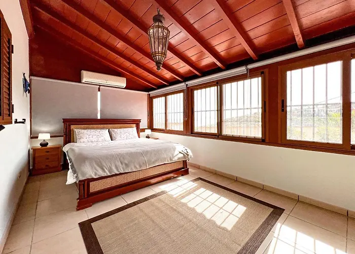 Exquisite Rural House With Garden, Pool And Sea Views Arico Viejo