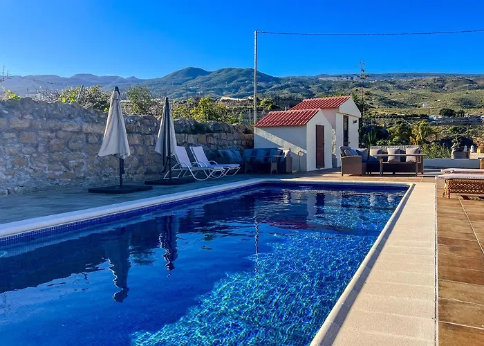 Chalet Exquisite Rural House With Garden, Pool And Sea Views