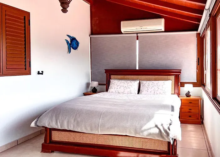 Exquisite Rural House With Garden, Pool And Sea Views 木屋 *