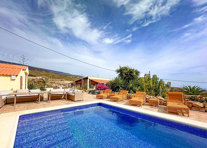 Exquisite Rural House With Garden, Pool And Sea Views