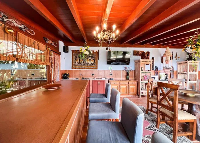 Exquisite Rural House With Garden, Pool And Sea Views Arico Viejo