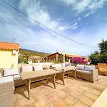 Σαλέ Exquisite Rural House With Garden, Pool And Sea Views