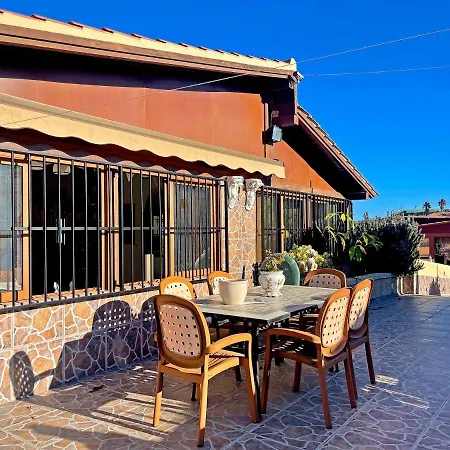 Domek alpejski Exquisite Rural House With Garden, Pool And Sea Views *