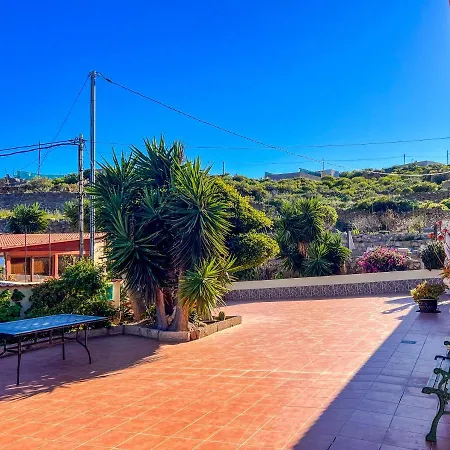 Domek alpejski Exquisite Rural House With Garden, Pool And Sea Views *