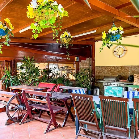 Exquisite Rural House With Garden, Pool And Sea Views Domek alpejski