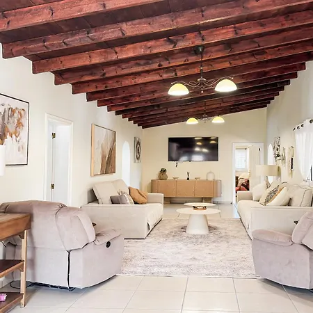 Exquisite Rural House With Garden, Pool And Sea Views Domek alpejski *