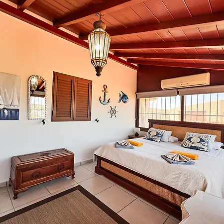 Exquisite Rural House With Garden, Pool And Sea Views Domek alpejski Arico Viejo