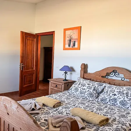 Domek alpejski Exquisite Rural House With Garden, Pool And Sea Views Arico Viejo