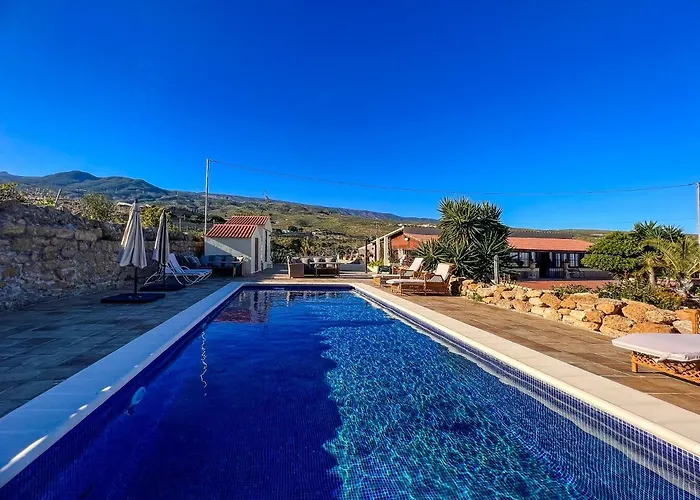 Exquisite Rural House With Garden, Pool And Sea Views